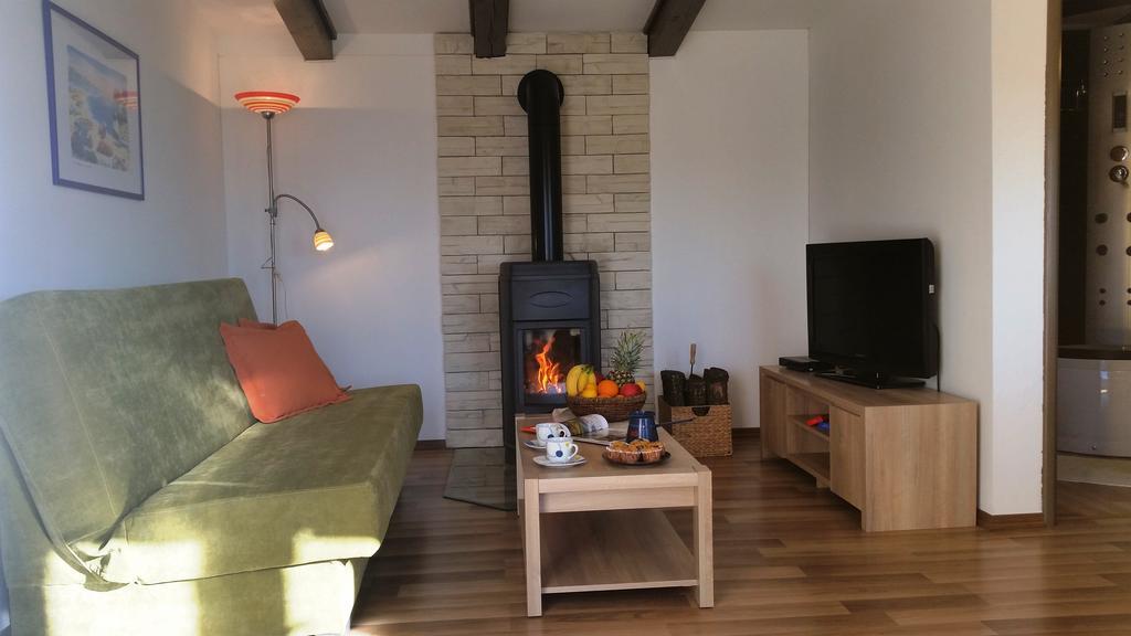 Vacation Home Latini Hum Eksteriør billede