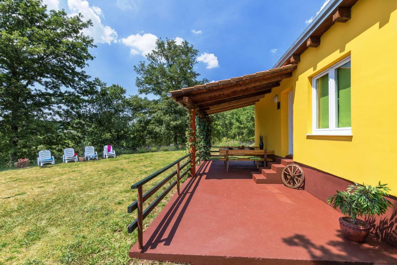 Vacation Home Latini Hum Eksteriør billede
